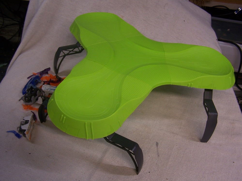 HEX BUG battle arena and 5 bugs with parts nice shape