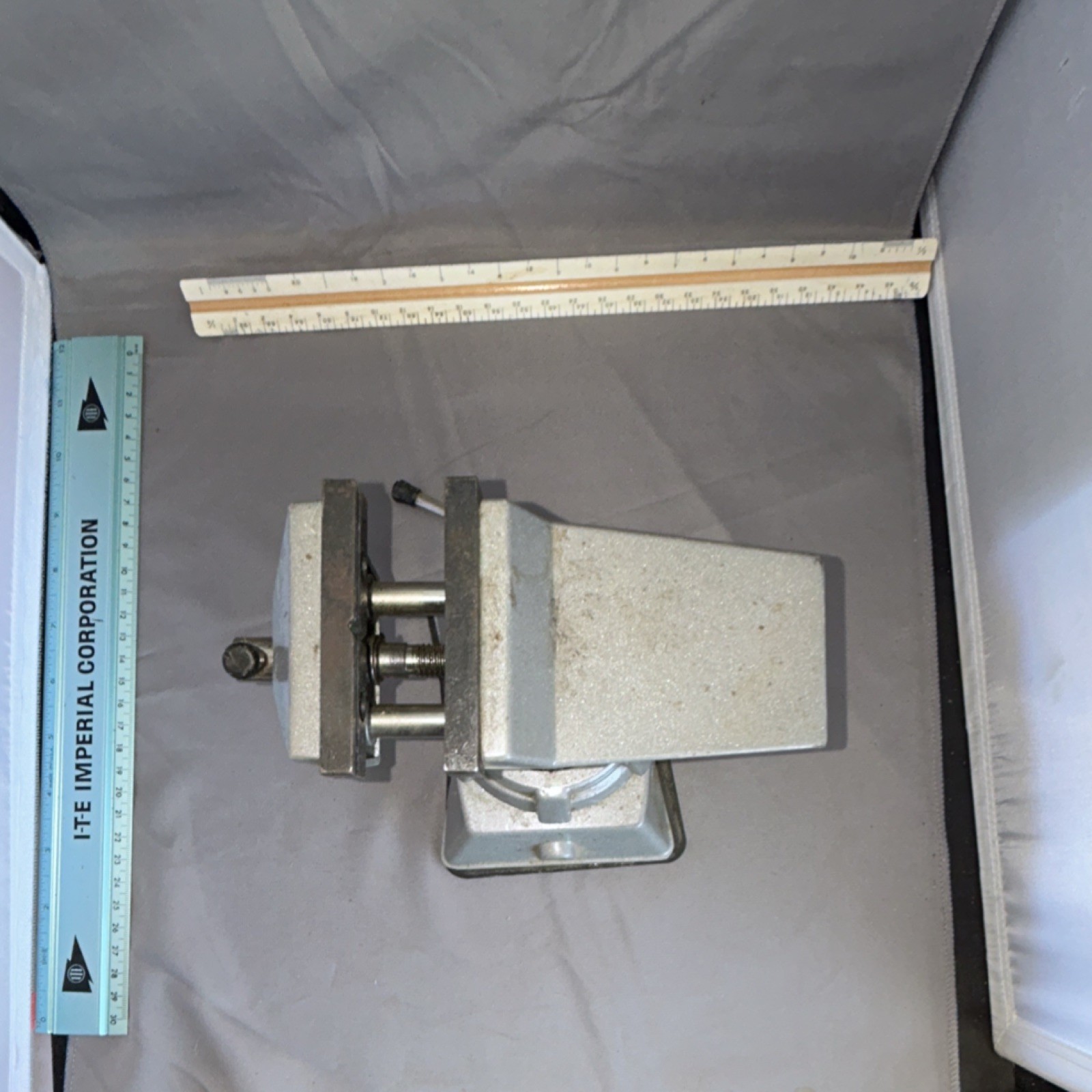 Craftsman Bench Vise Cast Iron Silver 4 in Jaw 4 in Opening Rotating Swivel Base