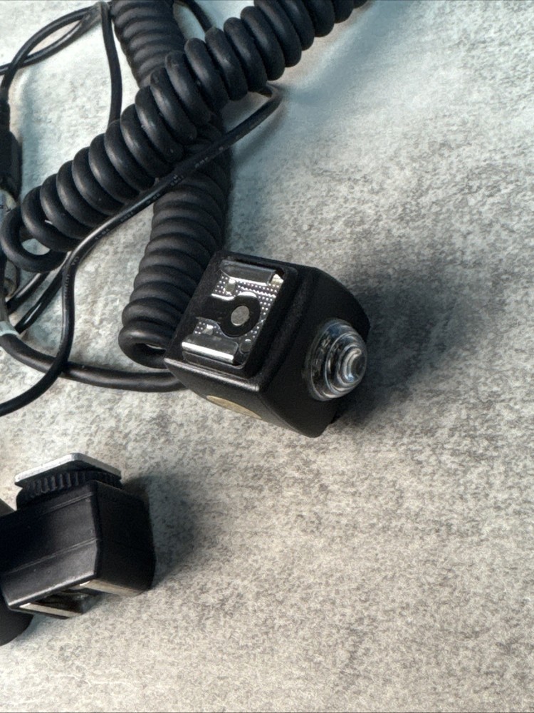 2 Vivitar 285 Flashes (STMs)