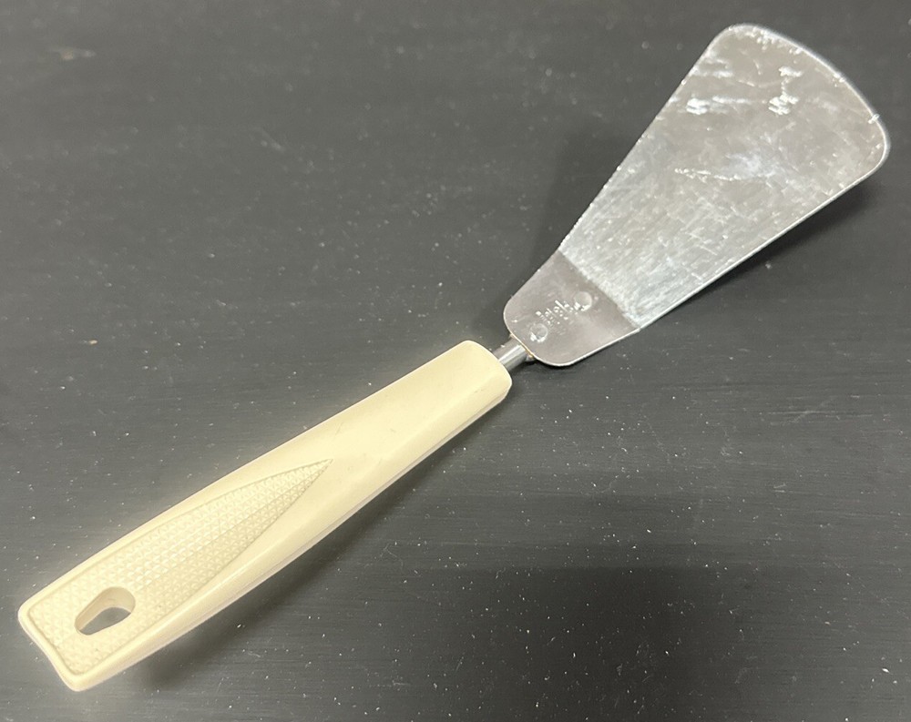 EKCO  PIE DESERT SERVER SPATULA  WITH CREAM HANDLE RARE