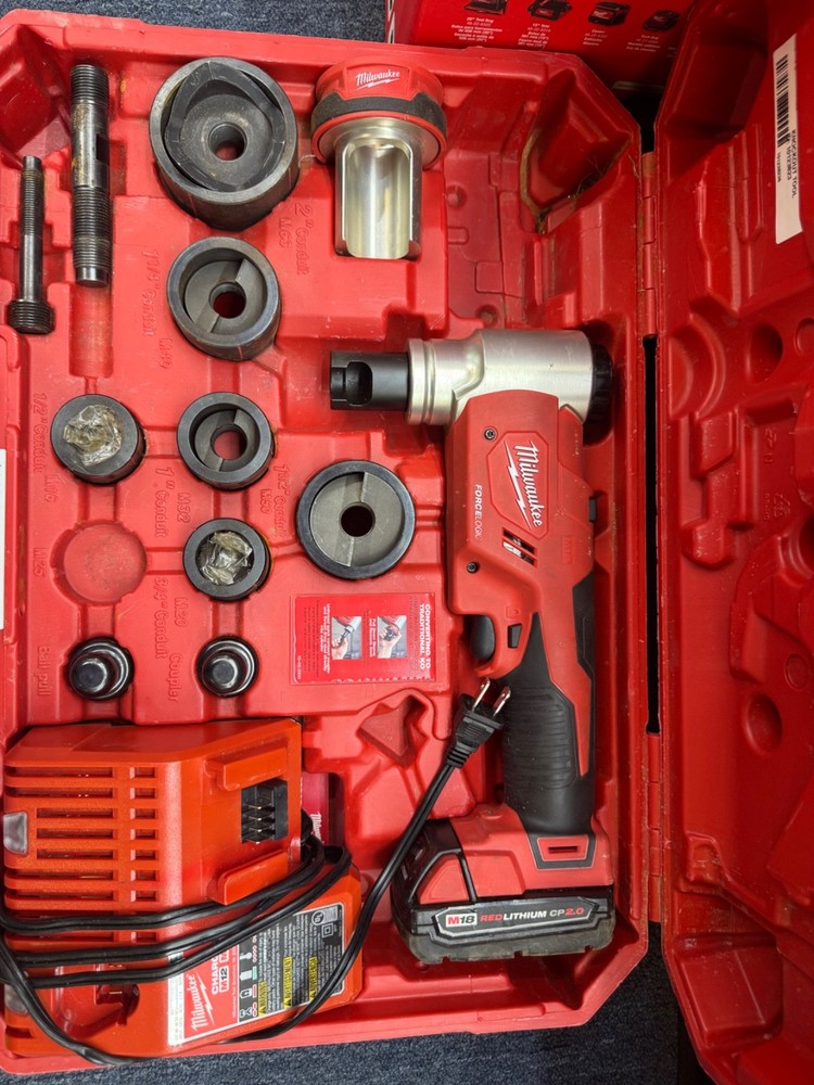 Milwaukee 2677-21 M18 Force Logic 6T Knockout Tool Kit Set