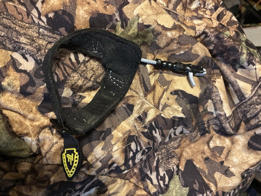 TruFire Fold back Fully Adjustable Buckle Release Black And Grey Ambidextrous