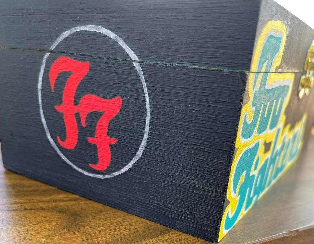 Foo Fighters Ultimate Fan And Memorabilia Keepsake Box