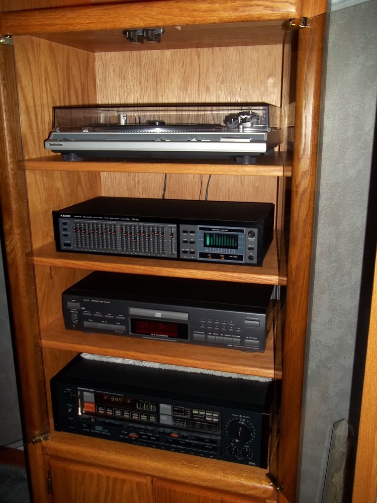 STEREO COMPONETS  NO SPEAKERS / NO CABINET