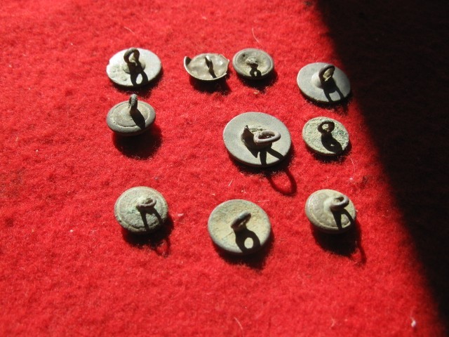 DETECTING FINDS 10 DESIGNED REV WAR COLONIAL GEORGIAN BUTTONS