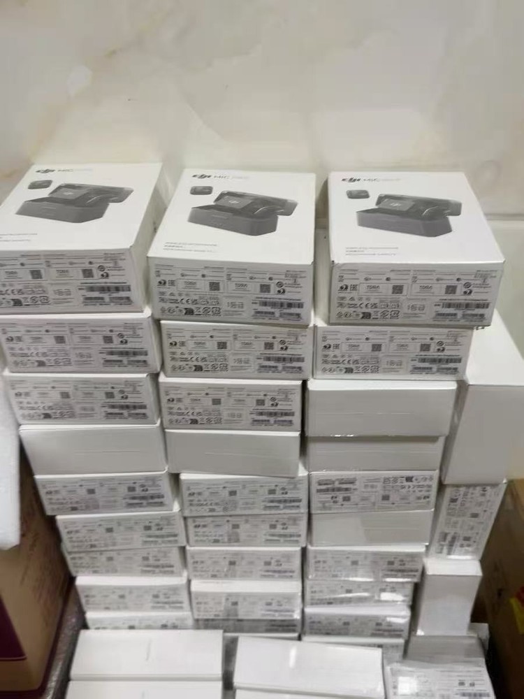 DJI Mic Mini (2 TX + 1 RX + Charging Case) Wireless Microphone for iPhone/Camera