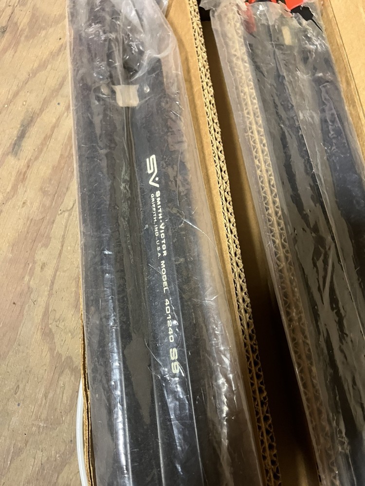 SMITH VICTOR, 2 Video Lighting Units, model Q60, .Adjustable.