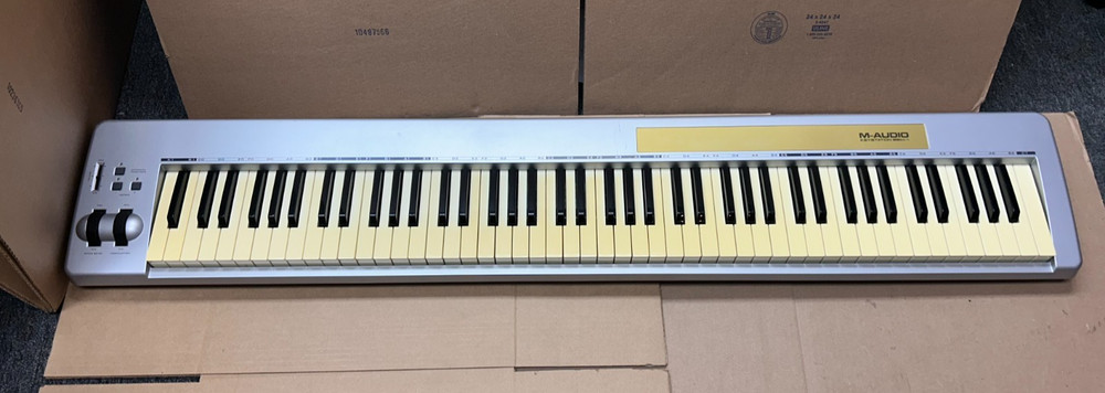 M-AUDIO Keystation 88ES Midi/USB Keyboard (BUS POWERED)