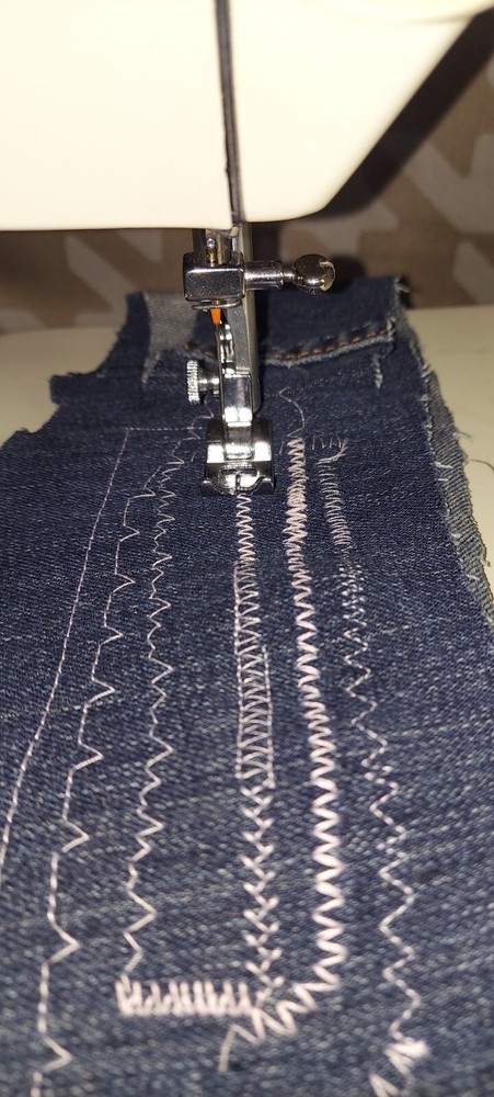 Denim Canvas Lace Sewing Machine With Pedal SERVICED