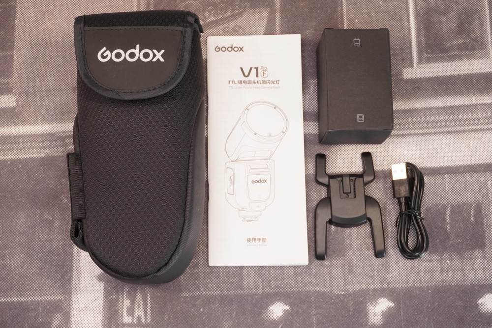 Godox V1Pro Round Head Flash (FUJI)