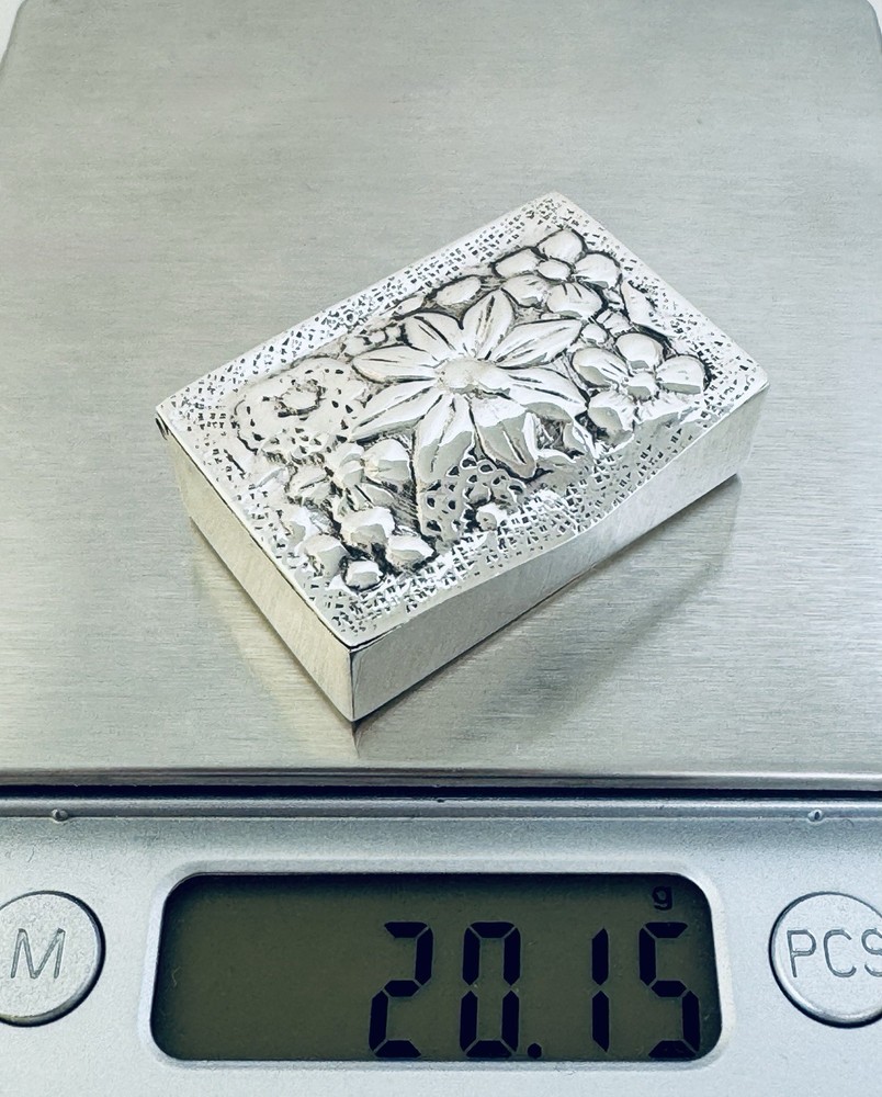 Vintage Solid 900 Silver Floral Design Pill / Snuff Box