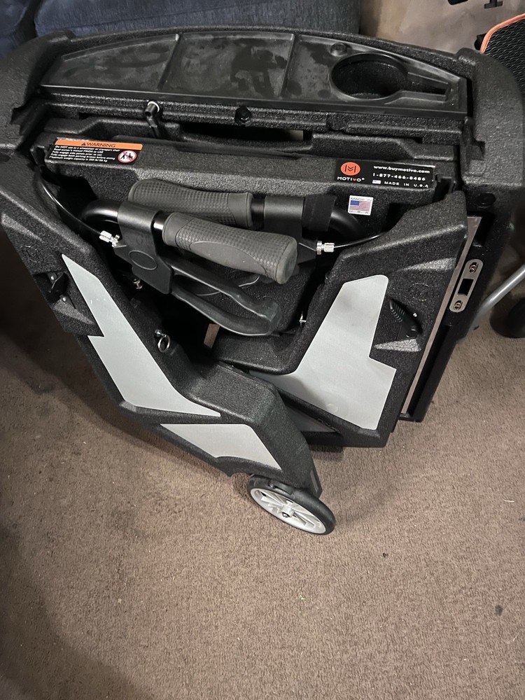 Motive Walker In Grey