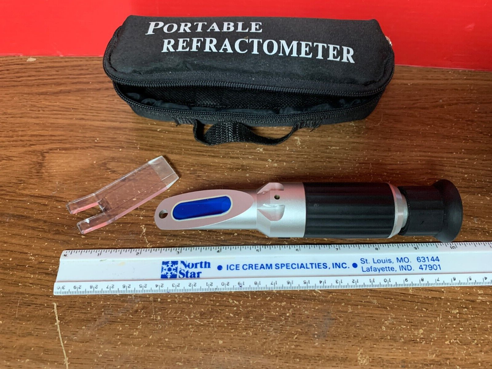 Portable Refractometer With Case And Assesories