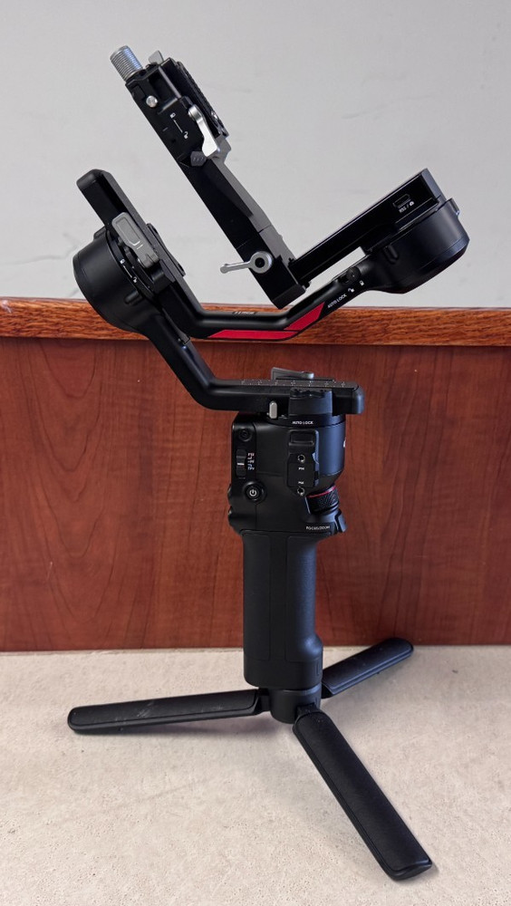 DJI Ronin RS4 3-Axis Gimbal Stabilizer for Mirrorless/DSLR