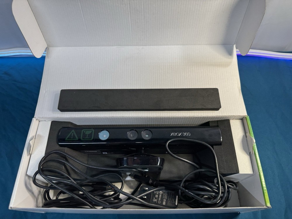 Xbox 360 Kinect Sensor - CIB - Game Included!