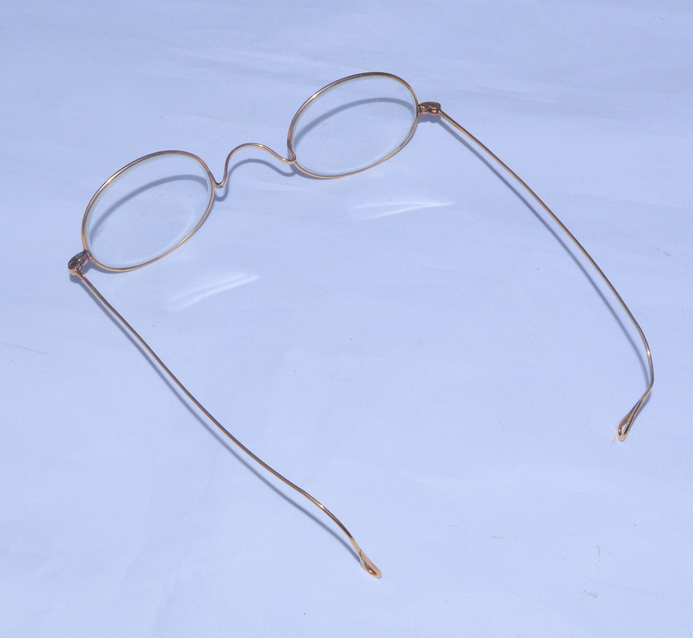 4 x vintage spectacles.