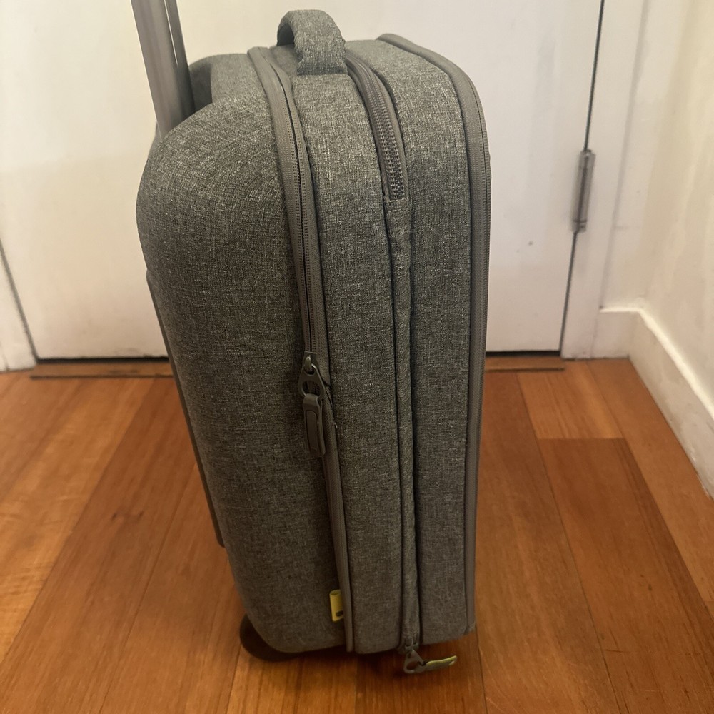 INCASE Eo Expandable Travel Roller Luggage Grey