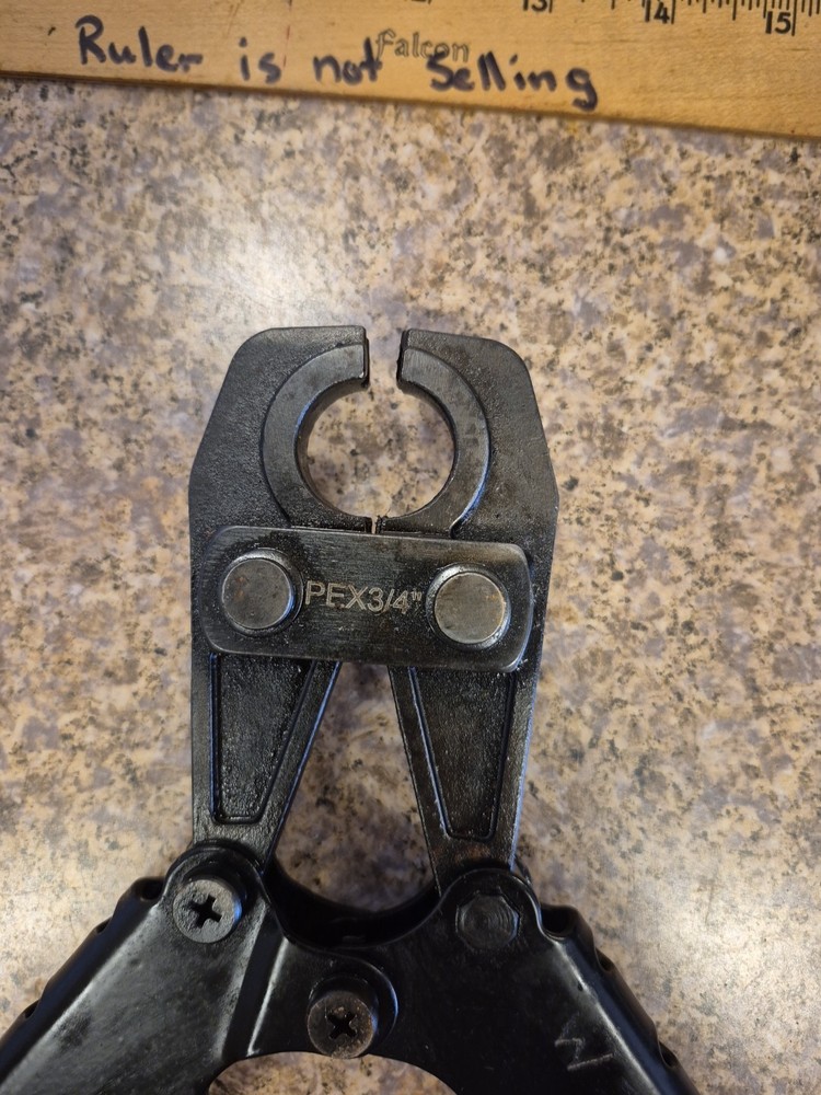 Watts 3/4" Pex Crimp Tool