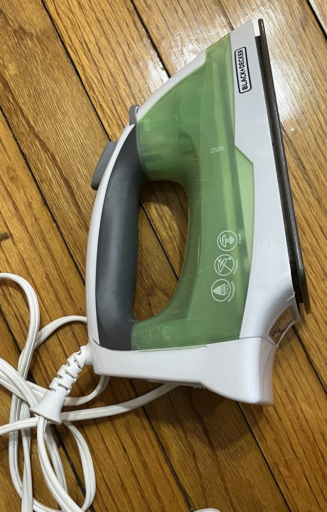 Black & Decker Easy Steam Compact Iron