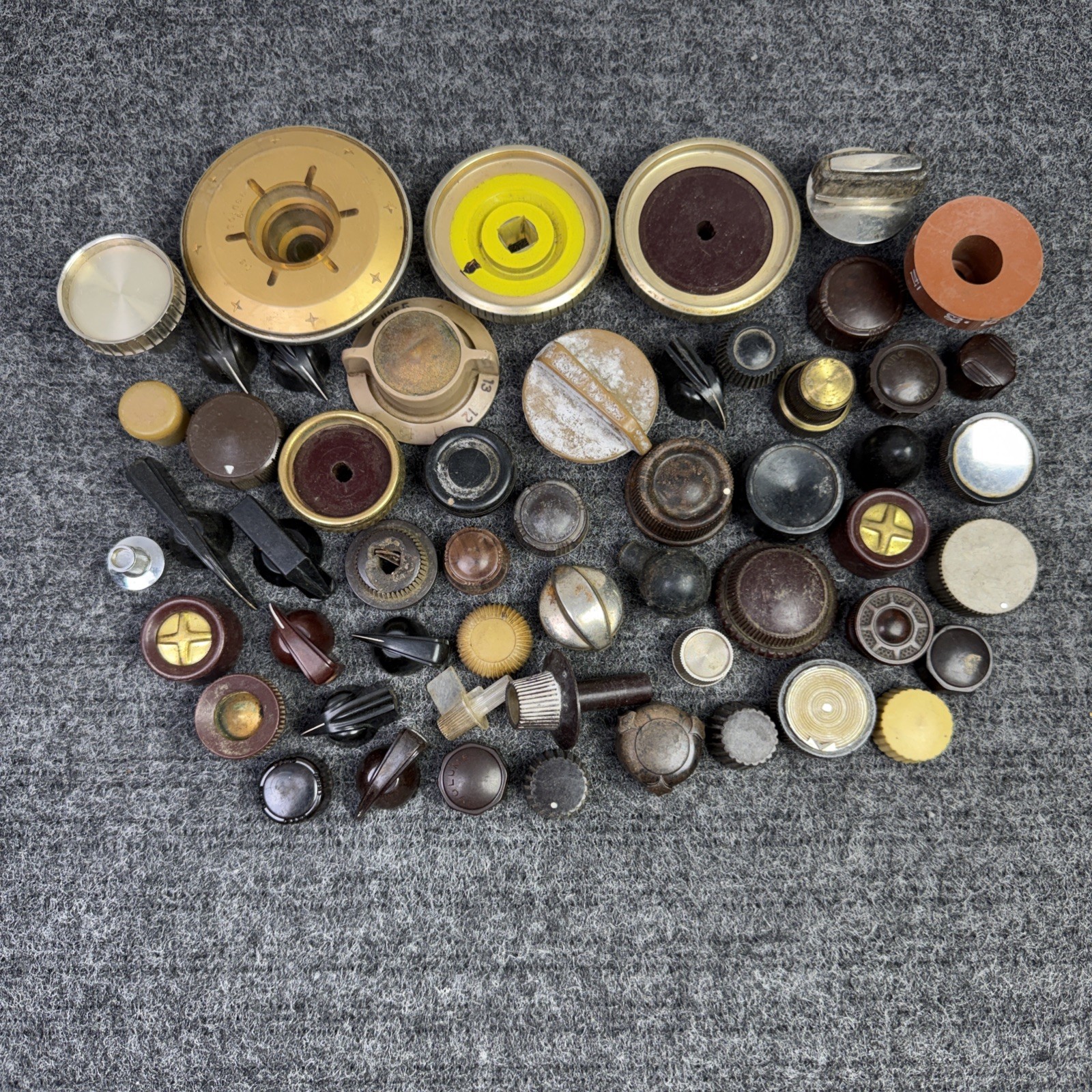50+ Vintage Radio / TV / Equipment Knobs Used Midcentury Plastic Bakelite LOT