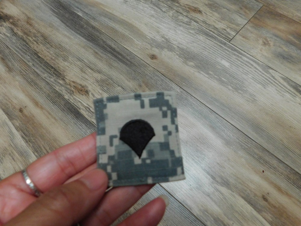 US ARMY ACU SPC E4 HOOK & FASTENER PATCH