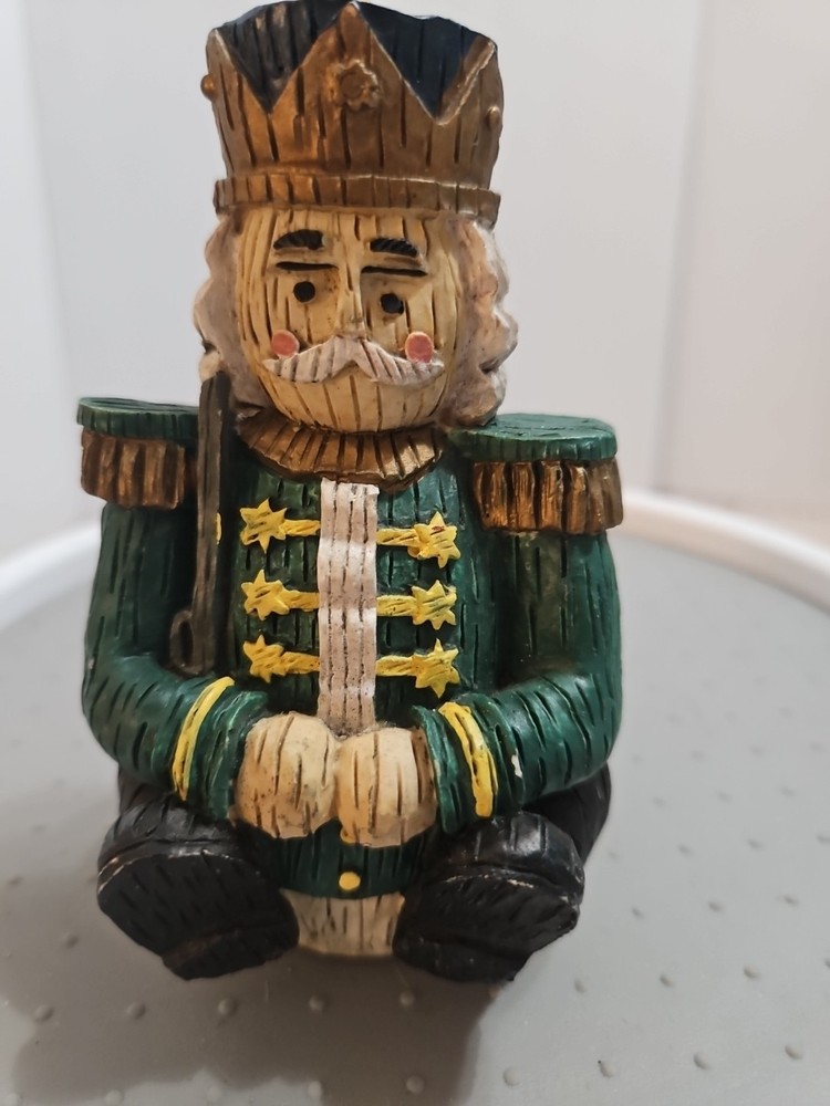 WINDSOR COLLECTION  Sitting Nutcracker Collectible FIGURINE