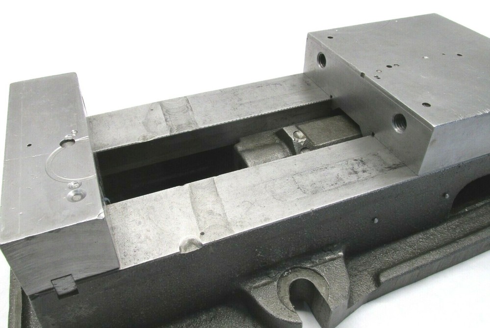 KURT ANGLOCK 6" MILLING MACHINE VISE - #D60
