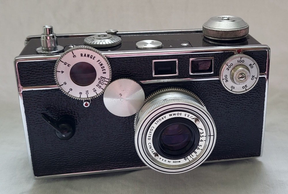 Argus C3 35mm Rangefinder with Case and Flash