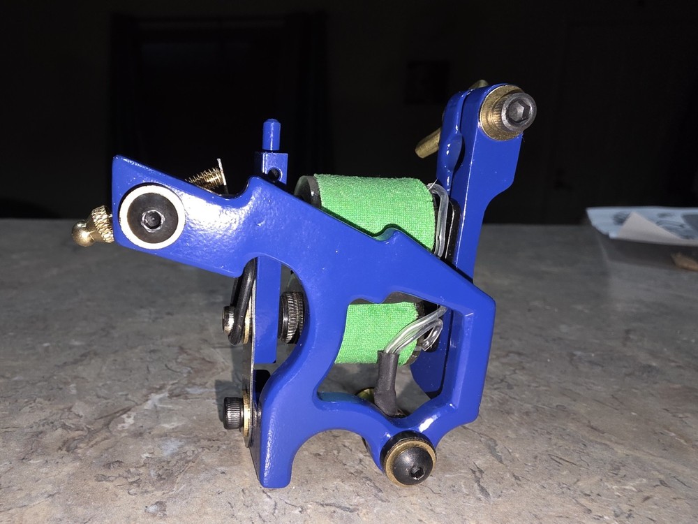 Lighting bolt tattoo machine