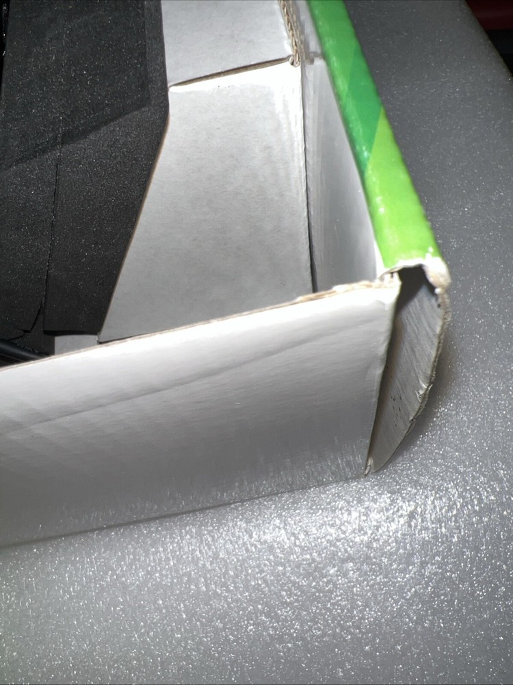 Xbox 360 Kinect Sensor Excellent Condition (2010 Microsoft Corporation)