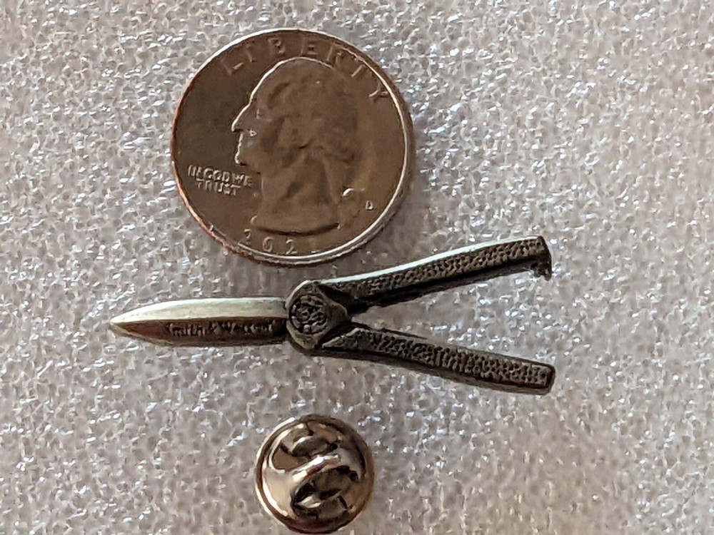 VINTAGE SMITH AND WESSON HAT/ LAPEL PIN