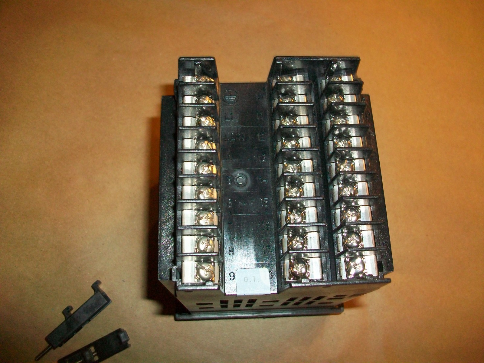 Honeywell Temperature Controller DC2500-E0-0LR0-100-00000-00-0 USED