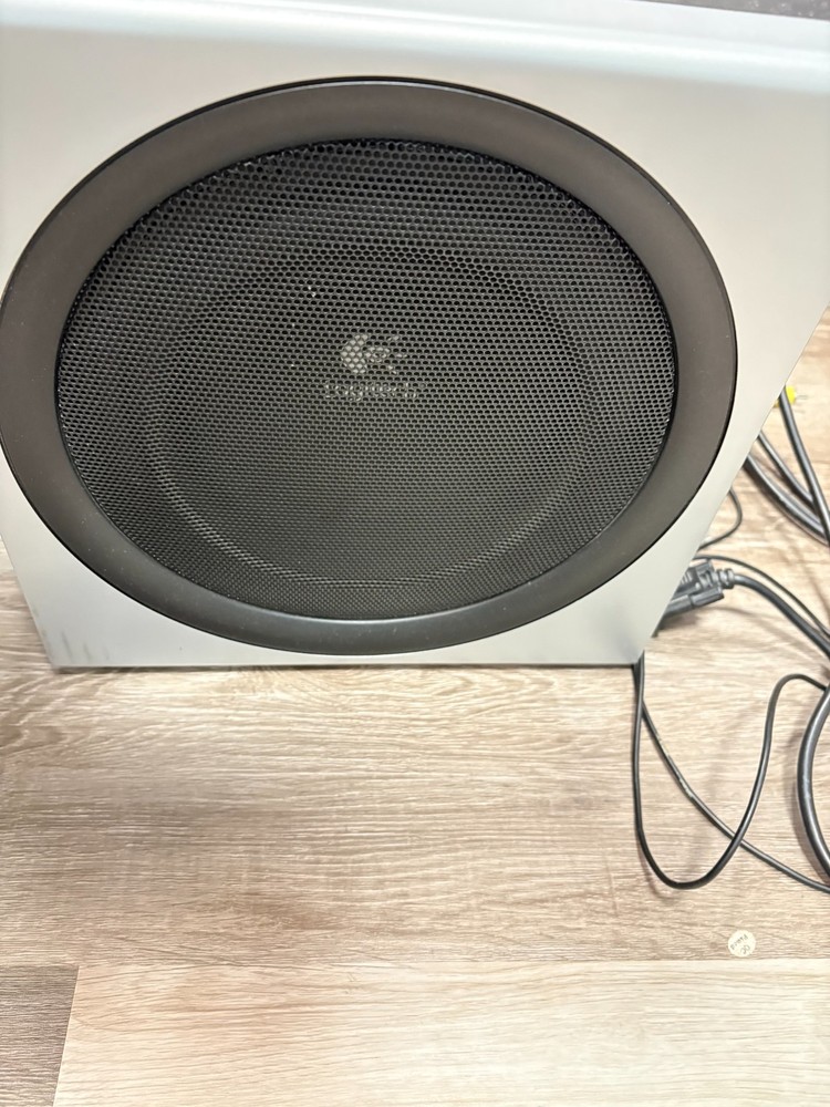 Logitech Z-2300 Computer 2.1 Speakers and Subwoofer set Complete