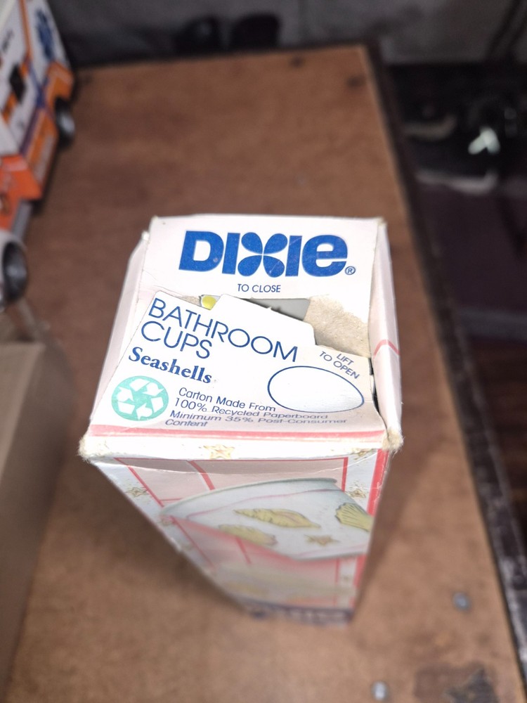 1993 Dixie Bathroom Cups 3 Oz Seashell Print 87 Count Open Box