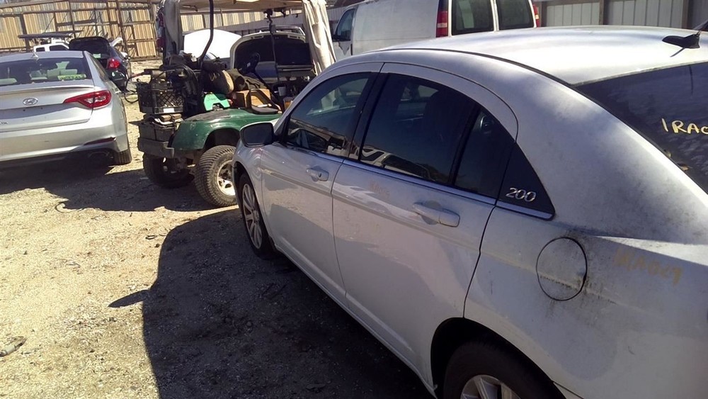 200 2014 High Mounted Stop Light 104799431
