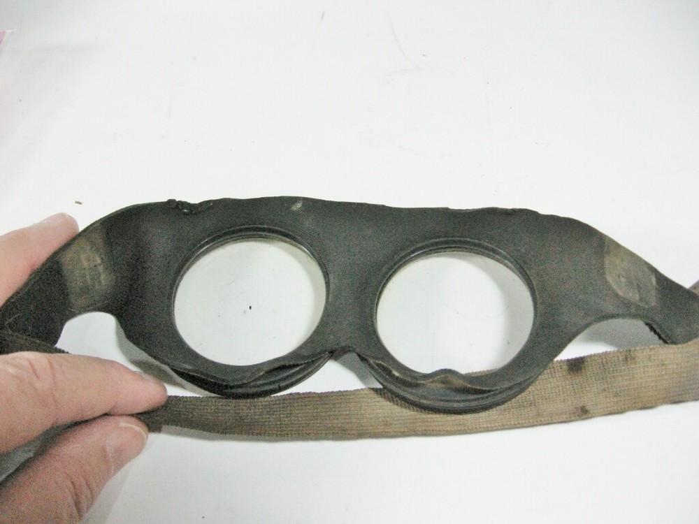 Authentic WWII British Gas Goggles (8M)