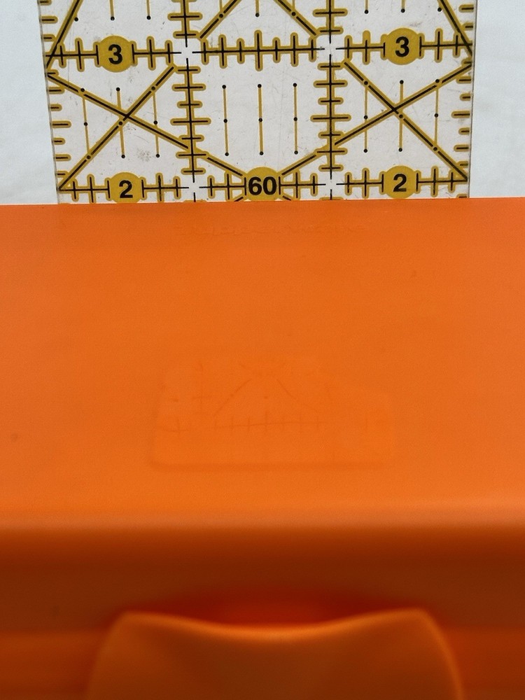 Tupperware Sandwich Keeper 3752A-4 Orange