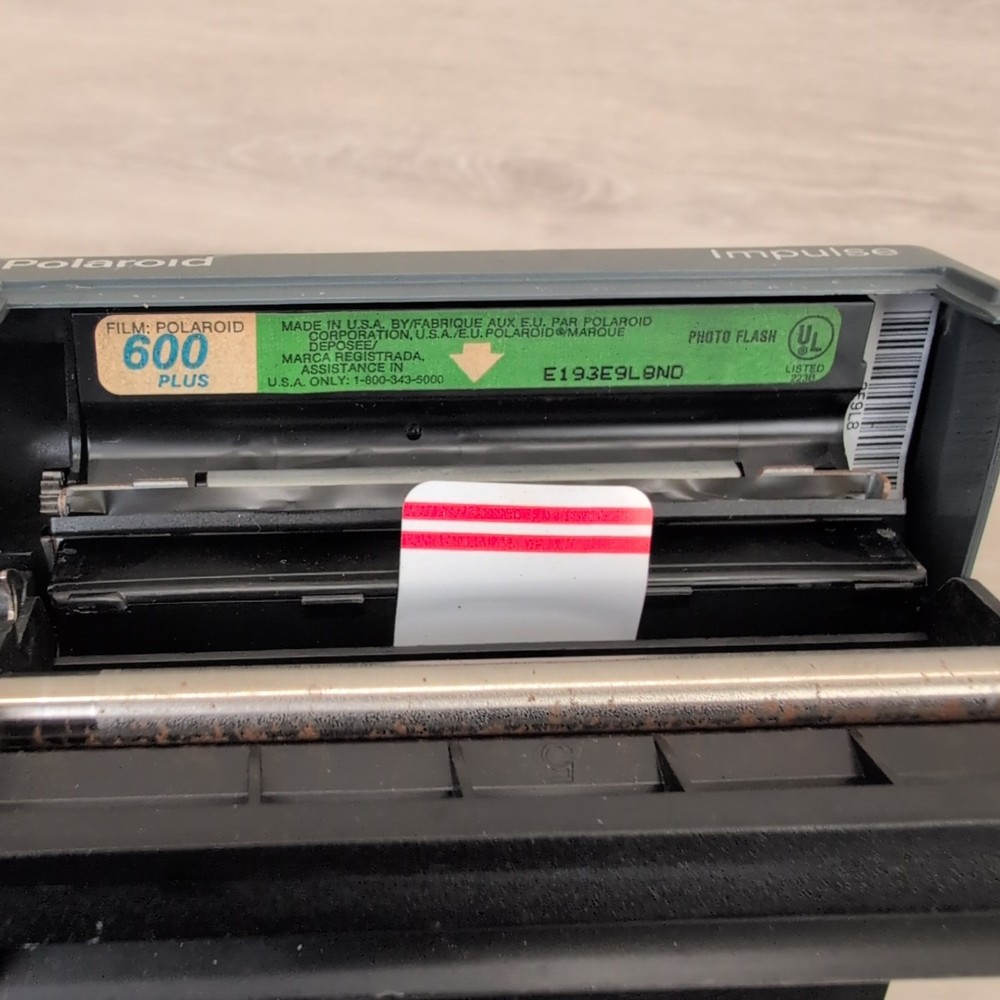 Polaroid 600 Impulse Built In Flash Instant Camera UNTESTED