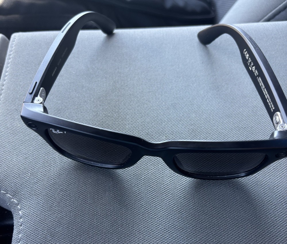 Ray-Ban Smart Glasses Black with Case Gen1