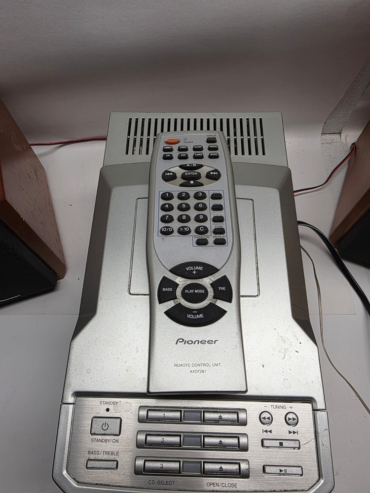 HI FI SYSTEM MT 2000 PIONEER. CD not working Everything Else Works Perfect.