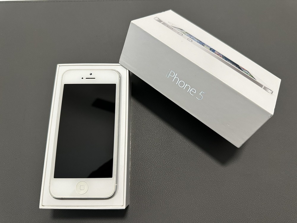 Apple iPhones Collection (12 Items)