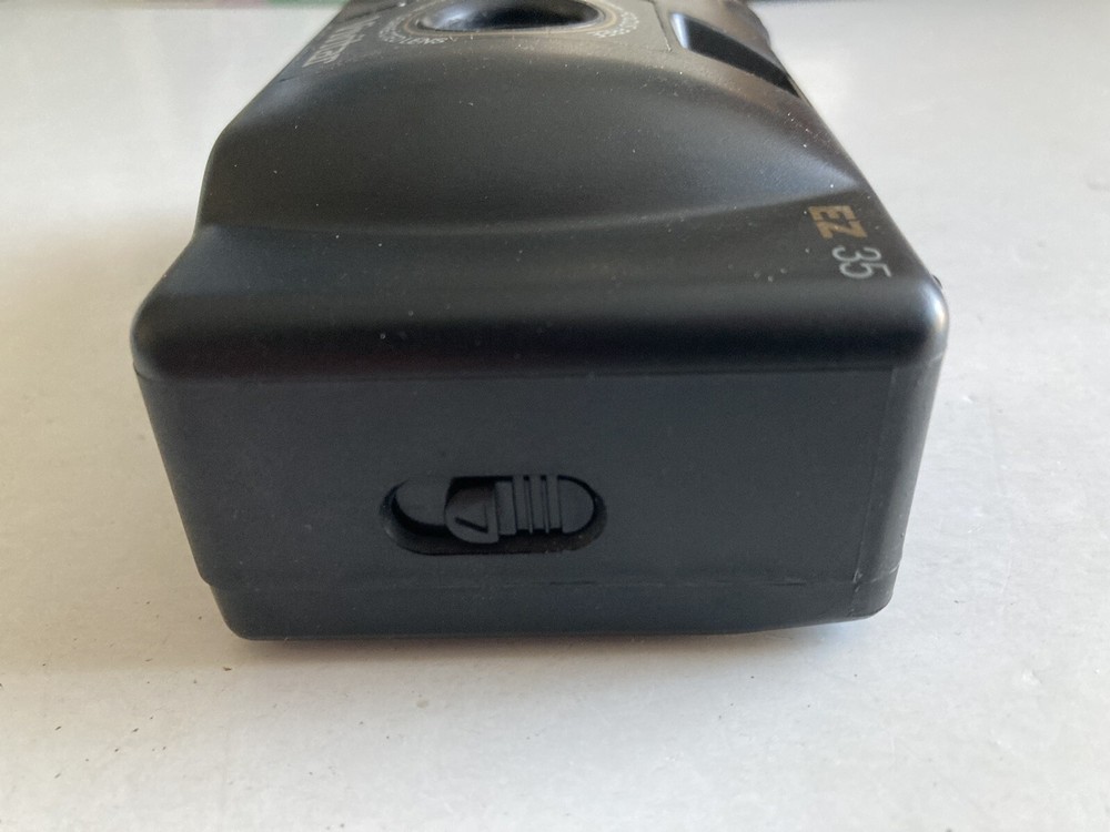 Vivitar EZ 35 35mm Focus Free Camera UNTESTED