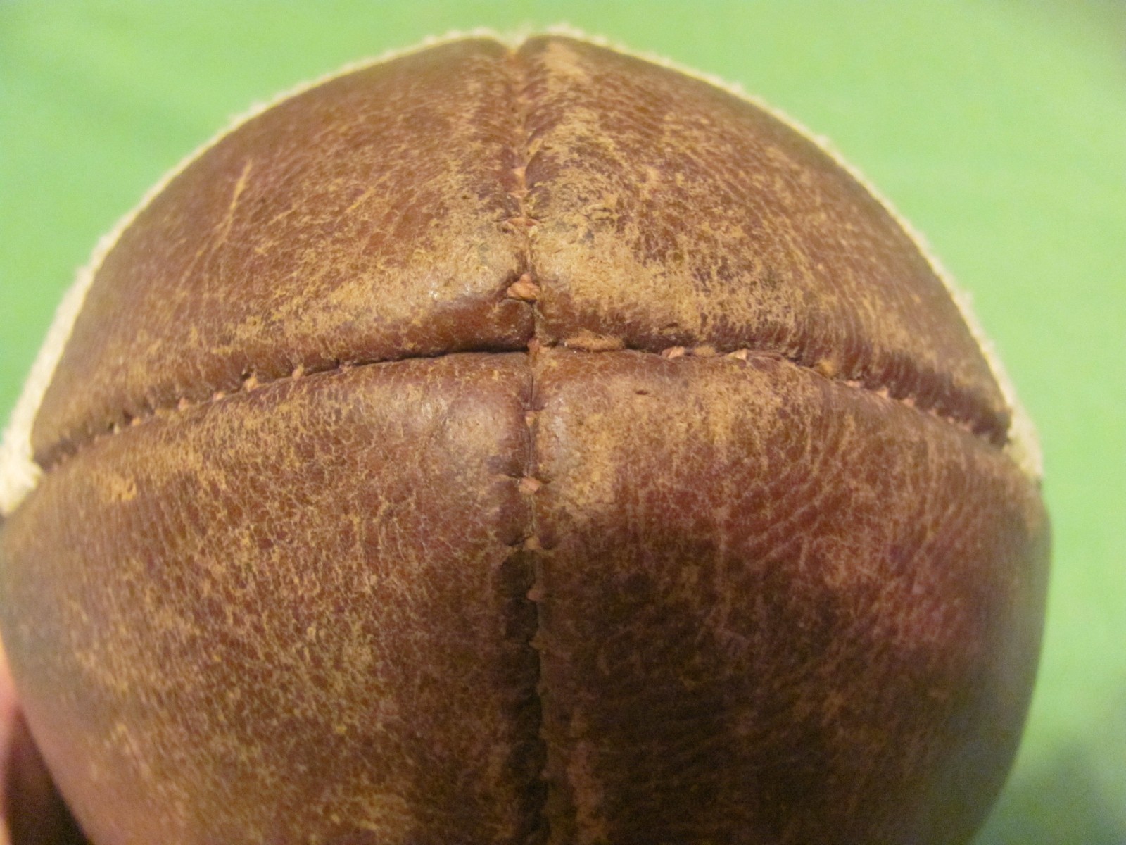 Wilson GST WTF1003 NCAA/NFHS Collegiate Leather Football USA.