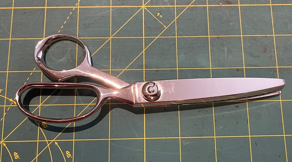 Gingher 7 1/2" Pinking Shears for Sewing and Crafts Zig Zag Cut Pattern