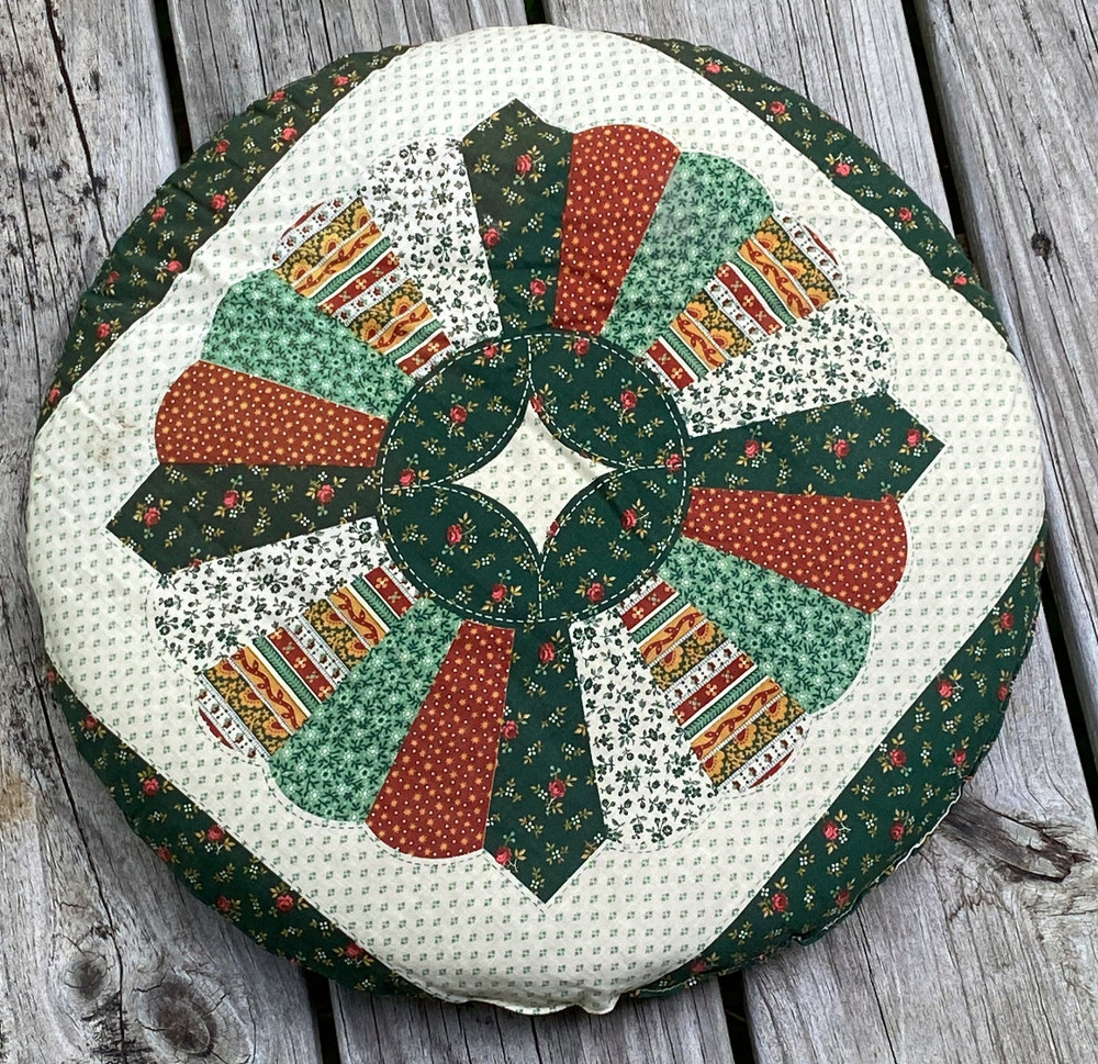 Vintage Handmade Dresden Plate Quilt Pattern Pillow Boho Cottage 70s Patchwork