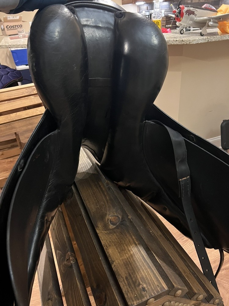 17” Prestige 2000 Dressage Saddle