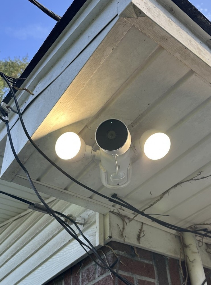 Google Nest Floodlight Camera Mount – 90° Eave / Wall Bracket – Outdoor Adapter