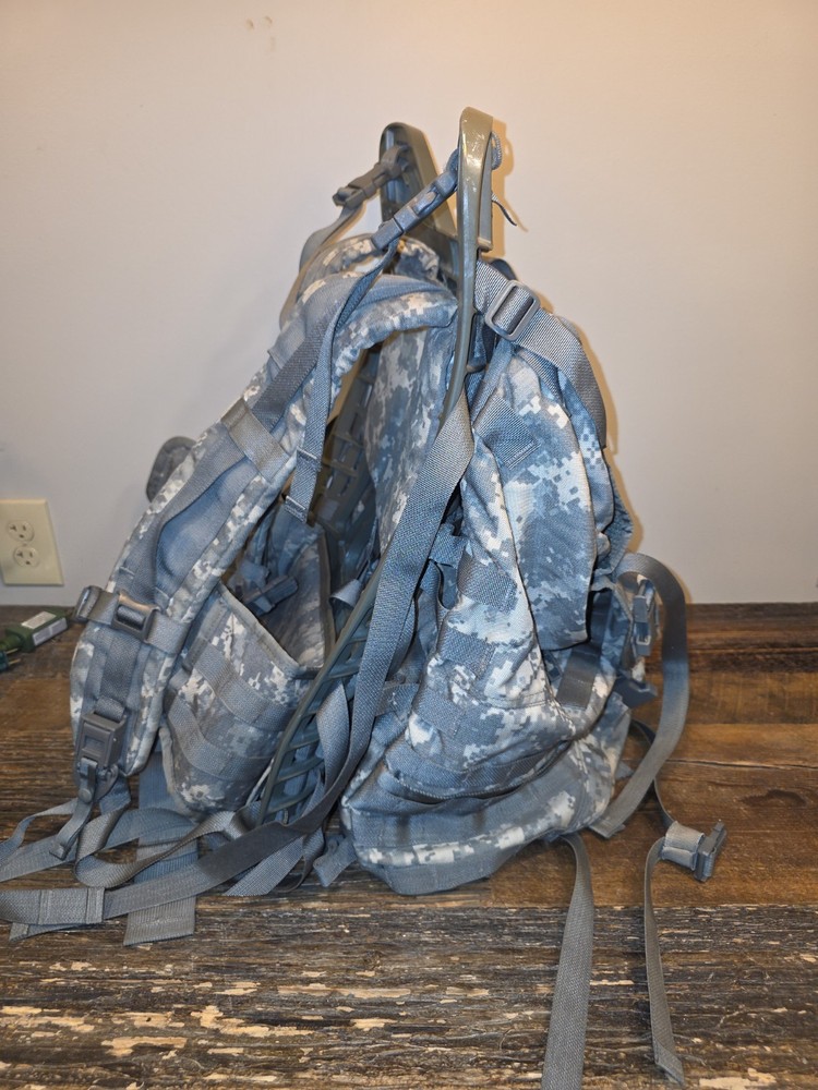 US Rucksack Backpack ACU Large Version MOLLE II Excellent Condition A+