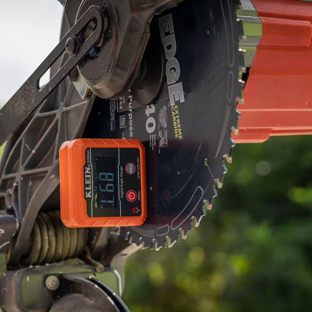 Klein Tools Digital Angle Gauge and Digital Leveler Magnetic Mount