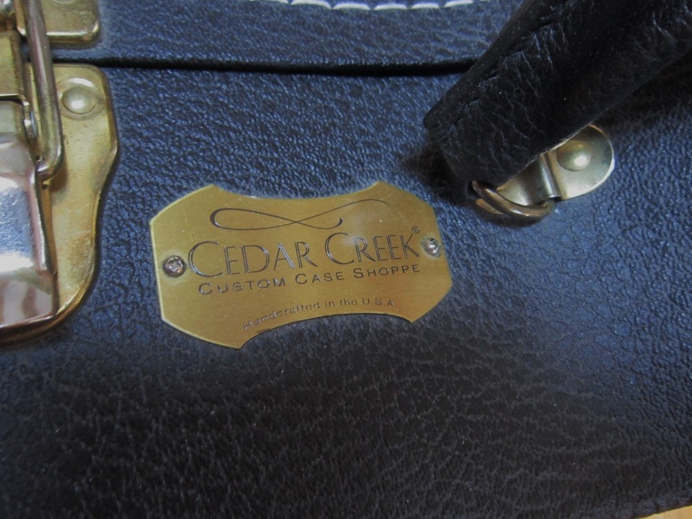 Cedar Creek Custom 17" hard-shell guitar case